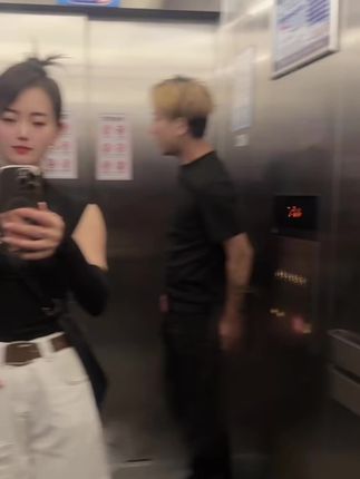 别撩我,我贪财,我好色,三五百我看不上,三五千的我自己有,三五万你又舍不得,我喜欢大金镯子,大房子。。。你不用理解我,各有各的路要走,半斤八两的爱,驯服不了我。我想要的绝不是你两手空空的来找我,听你画大饼……