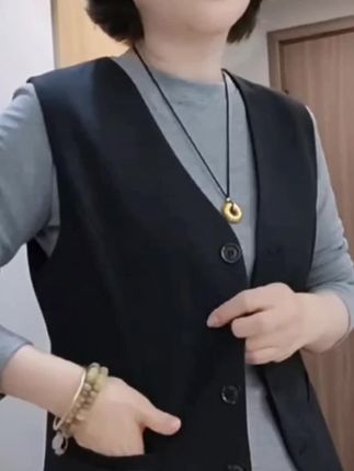 四粒扣百搭马甲英伦常规款休闲无袖气质女士时尚 #时尚 #马甲