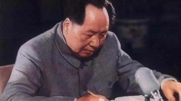 今日随思(2023年8月11日)。 抉择篇之②: 抉择, 精神的理想主义, 理想的精神主义, 但终究摆脱不了 对现实的追求和价值。#知行合一 #坚持的意义 #感恩的心 #人生感悟 #抉择