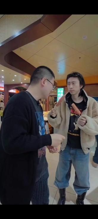 【网易严选】兔子护食这一块
发来!
#蒋易#吕严#食不言#易齐吕行#all蒋易