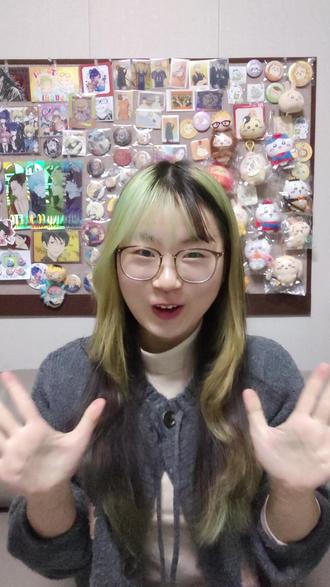 急急急!怪奇物语第五季的能不能快点更新! 时隔不知道多少年!!!!
怪奇物语第五季终于上了!!!
激动的心颤抖的手!!
主演们都长那么大了,我曾一度担心第五季不拍了
好在!一切等待都没有被辜负!
但是!四集根本不够看啊
明明一共有四个多小时,我为什么觉得一眨眼就看完了呜呜.....
这一季依旧有好多名场面和反转,max宝宝一出来我鼻子都酸了
和holly宝宝呆在一起,你俩简直就是童话里小公主
看着都觉得幸福!!
vecna的原皮一出来直接给我帅一大跳!!
我要是holly我也迷糊,太帅了呜呜
杰米啊!!我从暮光之城就认识你了!!
你怎么37岁还和年轻长得一样啊!!
还有erica!!你是神!!!America没你不行!!
完蛋了,才四集,我就反复爱上了好多人
第五集什么时候端上来!!我要看!!!
#吃谷日常 #怪奇物语 #美剧 #怪奇物语5 #影视周边