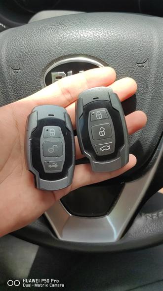 比亚迪宋原车钥匙丢失一把,车主立马来增加备用钥匙搞定#同城开锁换锁配汽车钥匙 @邓州东方开锁🚗(汽车钥匙)