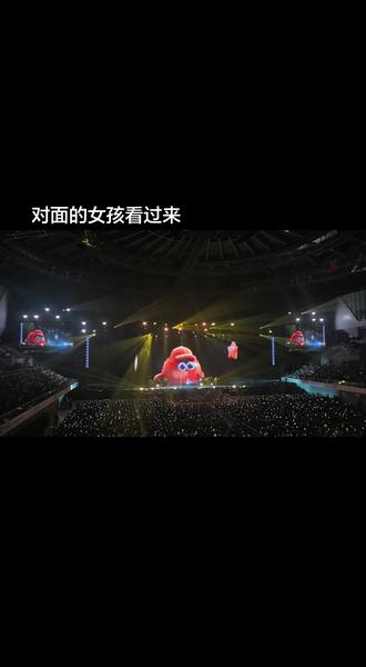 来和18岁的自己合唱。《对面的女孩看过来》,每句都是感动了。#演唱会现场live🎤 #任贤齐的选择cleer