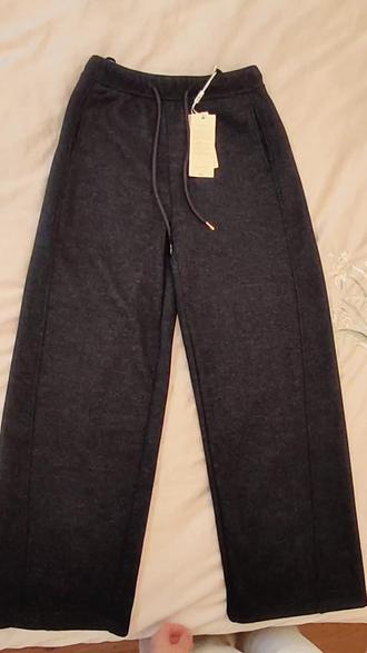 姐妹快看!你们催的艾慕依阔腿裤细节来啦!
#与辉同行 #艾慕依 #阔腿裤 #细节 #百搭神裤
@与辉同行