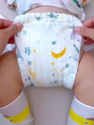 小宝宝皮肤娇嫩,白天给宝宝用纯棉纱布尿布! 贴身软乎乎的,柔软舒服又透气,还可以水洗重复使用!#尿布裤 #育儿经验分享