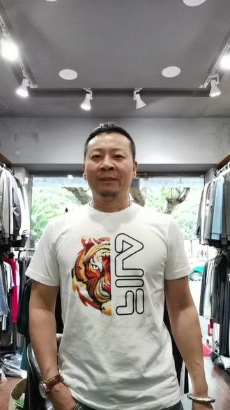 银行柜台上的签字的笔是用线拴着的……,是我小气,还是我想多了😜😜😜🥱🥱🥱#银行的笔 #怎么能这样 #银行那些事 #纯属娱乐开心就好 #给生活找点乐子