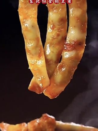 🔥东北红金钩豆角新鲜到炸!刚从地里摘的,粒大饱满绝绝子~ 回家炖排骨、腊肉,或者整个大丰收,炖到面糊糊的,香到舔盘! 产地直发,新鲜采摘就发货,爱吃豆角的宝子冲就完事儿!#红金钩豆角 #东北油豆角 #新鲜采摘 #源头好生鲜
