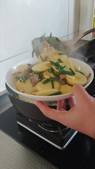 儿时的噩梦菜“茨菇”,现在居然爱吃了~ #日常做饭 #不是厨子的厨子 #农家菜 #小炒