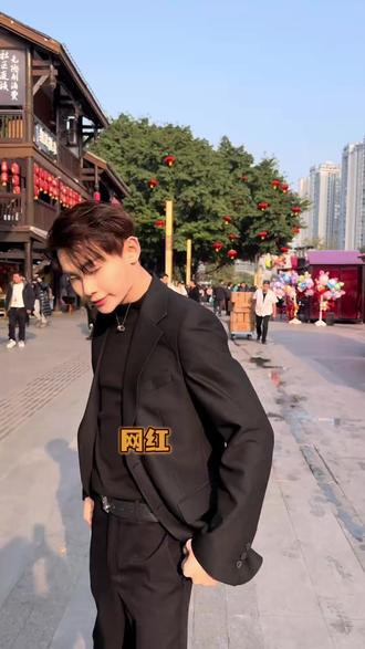 龙浩天能这么成功背后都离不开瑶瑶的陪伴!#龙浩天 #ai瑶瑶 #逆袭 #切片授权 #副业