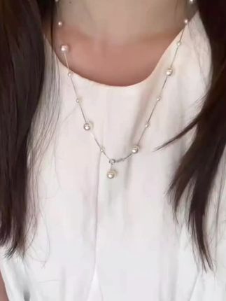 bling bling的满天星!种草很久一直没下手,觉得不太日常没必要买真的,买来带着玩居然适配一切v领衣服,斜着戴又有一些酷酷的感觉#饰品分享 #满天星项链 #宝藏饰品推荐 #好物推荐#好物分享