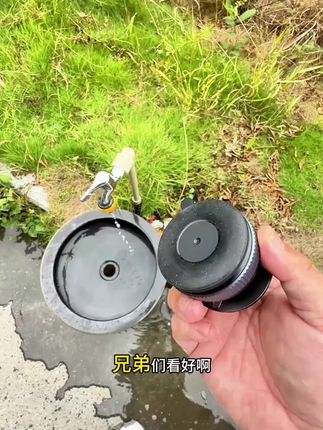 就这个材质,只卖这个价!还能吸附皮革,颗粒面,粗糙面,角度还能随意调节,是真的很方便#车载手机支架 #汽车好物推荐 #车载支架 #磁吸支架