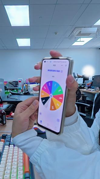 跟着色环吃美食之红色 下期想看主播吃什么色系的便利店美食,欢迎再评论区留言哦!#便利店美食 #超级好吃#美味趣食计划 #宠粉我是认真的