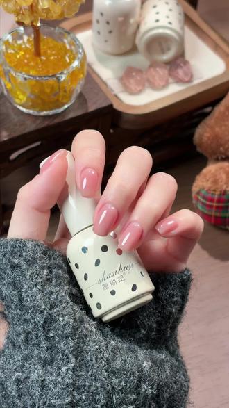 上班不能做夸张美甲?又想指甲好看 咱们直接选 #珊瑚纪五合一 #珊瑚纪裸感胶 #裸色美甲 #上班美甲