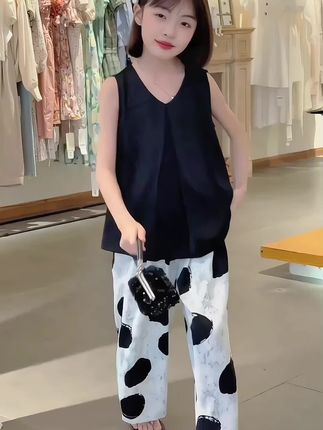#我要上热门 儿童时尚新趋势,女童两件套夏套装,让孩子轻松成为潮流达人!#穿搭 #每日穿搭 #女童穿搭 #夏季穿搭 @DOU+小助手 @高品质童装 @潮童必备童装店 @抖音创作小助手 @抖音卖货小能手 @潮童穿搭工厂店