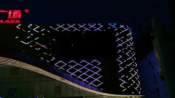 不知道,我的鸽子很曼妙! #雷霆拼好歌#疯狂的鸽子#抽象#吉林省通化市万达 #我要擦皮鞋