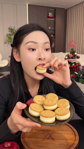 用青稞和酸奶做的夹心小饼干,这也太好吃了吧!又酥又脆,还带着浓郁的酸奶香,每天早餐或者下午茶来上几块,好吃又顶饱!#青稞 #青稞饼干 #酸奶饼干 #小零食