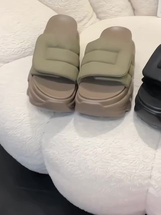 #夏季凉鞋 #百搭鞋子 #时尚美鞋 #凉拖鞋 #女生外穿款拖鞋