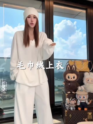 这就毛巾绒上衣太好看了,穿到身上特别舒服,可以外穿,也可以当家居服,穿到身上糯叽叽的很柔软#辣妹穿搭 #女装穿搭 #慵懒风穿搭 #时尚穿搭时尚穿搭时尚 #出游穿搭