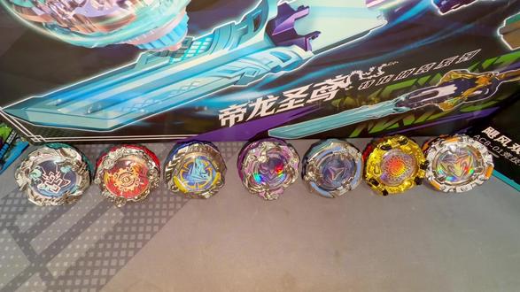 飓风战魂7 WSA比赛新手入坑指南一 #奥迪双钻 #双钻伙伴 #飓风战魂 #飓风战魂WSA #飓风战魂陀螺
12月26我们的飓风战魂7动画片就要上映啦!!!!
刚刚入坑的小伙伴们,想不想在比赛当中获得胜利,拿到好名次呢!
这期会粗略讲解目前7代的陀螺,以及有关比赛的改装,和新手