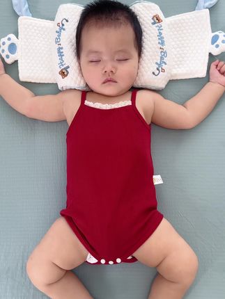 宝宝长期侧头睡,很容易把头型睡的不好看,可以给宝宝安排一个#小米定型枕,0高度,不影响宝宝成长#新生儿 #定型枕