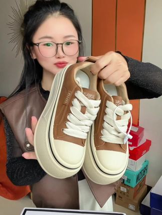 #小白鞋 #简约大方又百搭 琥珀流光色超级好看。姐妹们一定要冲