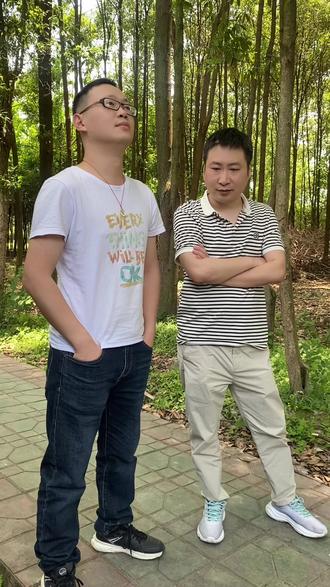 成都地区初三复读,有哪些政策和限制 #初三复读 #初三复读政策 成都初三复读政策遵循全国普遍规则:允许复读,但不得在公立学校进行,需通过私立学校、培训机构或自学备考实现。根据现行政策,具体可归纳为以下要点:
核心政策解读
复读资格
年龄限制:复读生须在次年中考时未满18周岁(即初中毕业时年龄不超过17岁)。
学籍与户籍:复读无需担忧学籍问题(初中学籍已失效),中考报名时以“社会考生”身份报考。目前未提及成都对户籍的特殊限制,但需关注当地最新政策。
复读方式
公立学校禁止复读:成都公立初中属九年义务教育范畴,不接受复读生。
替代方案:可通过以下途径备考:私立学校;专业复读培训机构;自学或私教辅导。
录取规则
总分扣减:部分政策提及复读生中考总分可能扣减5分(每科减1分),但需以成都本地实际执行为准。
录取平等性:复读生与应届生录取标准一致,择校范围不受限。