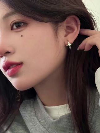#时尚饰品 #爱了爱了 #耳环控女生 #修饰脸型 #精品耳饰