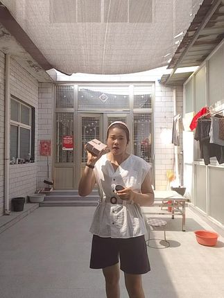 早上给君召李庄姐姐一起去卢店买了下面条的锅,碰见粉丝姐姐想要祛斑霜嘞,左下角购买啊