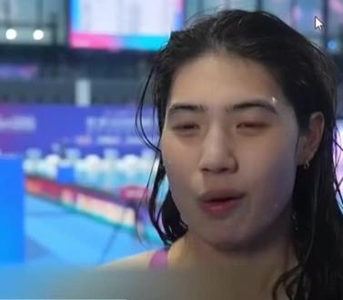 中国游泳公开赛2026年,张雨霏获女子100米蝶泳季军,好喜欢听她讲话,满满的正能量。
