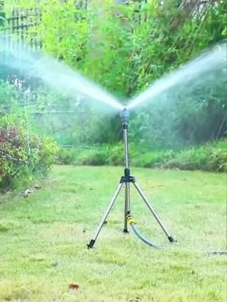 自动旋转的360度喷水器,天热了灌溉菜园、草坪、园林,每处都能享受喷洒的滋水润。此灌溉喷头60度自动转动,浇透每一寸土地,便捷方便,无需劳心费力。#好物推荐🔥 #实用好物 #旋转洒水器#上热门#创作灵感