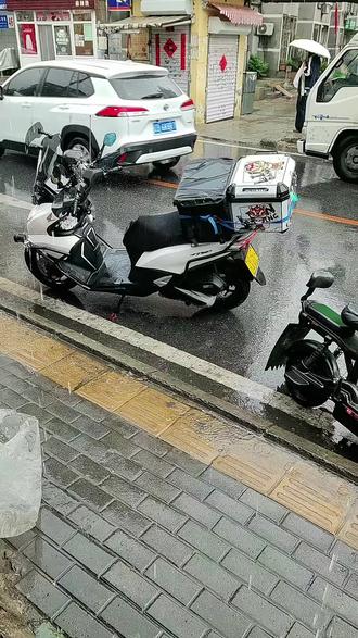 臭哥鞋又又又湿了 加长挡泥板还是有用啊#机车 #nwt150 #大连