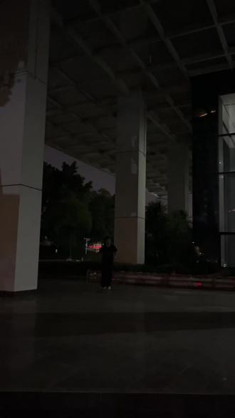 #skateboard #大乱 #滑板 头像上带圣诞帽的,互删。你带个帽子,很牛逼?你不知道这是洋人过的节?你不知道这个帽子是美国人发明的?那里边都有炸弹的,他们在美国拿那个遥控器直接把你们都炸死!