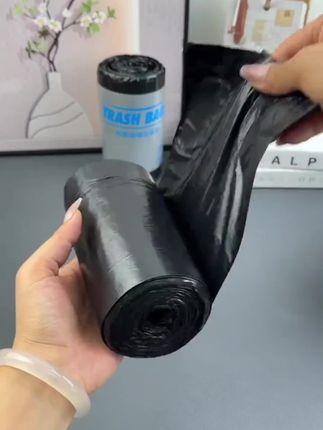垃圾袋早就该设计成这种抽取式的了,就跟抽纸一样,一拽就是一个,抽绳设计不脏手,关键价格也很合适#免撕垃圾袋 #抽绳垃圾袋 #非常方便实用 #居家好物