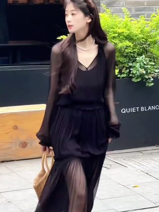 法式黑色纱网拼接连衣裙初秋高级感优雅气质风洋气显瘦薄款长裙子