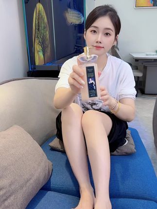 女人嘛一定要#做精致女人 每次洗完都习惯涂点这个#身体乳 要不然太干了,香香润润的,老公还问我是不是喷了香水