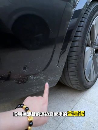 理想挡泥板有必要吗?实测对比明显! 减少洗车频率,有效挡住泥沙进入踏板,延长踏板寿命。 #理想汽车 #理想L6 #理想L7 #理想L8 #理想L9