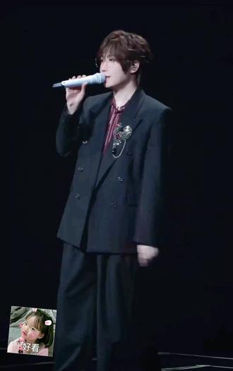 歌是公司的,公司是哥的😎妥妥的霸总一枚#徐良 #演唱会的感染力 #舞台就是他的主场