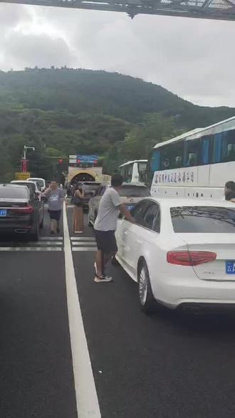 宜良上昆明阳宗隧道严重堵车,请亲们提前绕道而行