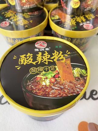 酸辣粉脑袋你确定不冲 一波吗,现在活动买6盒送两盒,宵夜来上一桶,直接快乐翻倍!!!#豫润霖酸辣粉 #酸辣粉 #酸酸辣辣非常开胃 #一口下去幸福满满 #大人小孩都可以放心吃