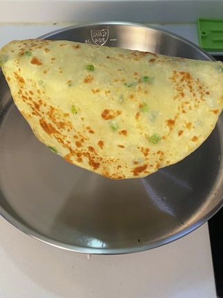 家里喜欢做面食的家人们,可以入手这款#佳佳恋电煎锅 ,安全无涂层,铁铲子钢丝球随便用,多功能使用,可煎可炸可炒可煮,一锅多用,有高中低档可随意控温,烙出来的饼柔软多层的,做出来的煎包也是均匀好看有食欲,不粘锅不糊锅,需要的家人们放心入手~#不粘锅饼锅 #电煎锅 #无涂层不粘锅#烙饼锅