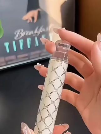 出门旅行还得是自己的牙刷,用着舒服,带上这种可折叠、自带收纳的很方便。刷毛软硬适中,用起来很舒服。用完直接收纳起来,口红一样的大小,小小一个放包里也不占空间。#好物分享 #牙刷 #抖音小助手dou上热门