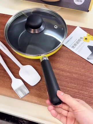 挖到宝啦!#炊达人  居然出了这个超实用的小黄锅,之前在别的地方看到要百来块没舍得买,你看看现在上新价才多少?颜值高又实用,而且没有化学涂层,太喜欢了#锅具  #小黄锅  #小黄锅不粘锅  #无涂层不粘锅  【炊达人】橙子玲珑皇冠小黄锅家用煎锅早餐锅不粘锅18cm
