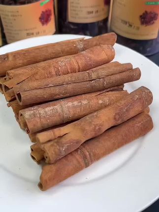 罐装肉桂方便储存使用哦,再也不用担心受潮了,无论顿什么都放点肉桂#广西桂皮 #肉桂 #桂皮 #桂皮香料 #广西肉桂