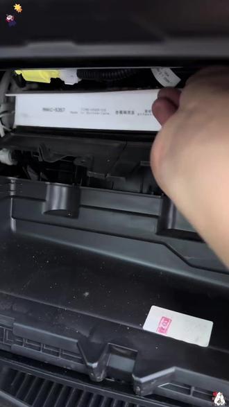 艾瑞泽8空调空气滤芯安装教程,自己动手比在保养时更换要便宜很多,而且空调时间长了有异味,一定要检查一下空调滤芯 #艾瑞泽8 #空调空气滤芯更换