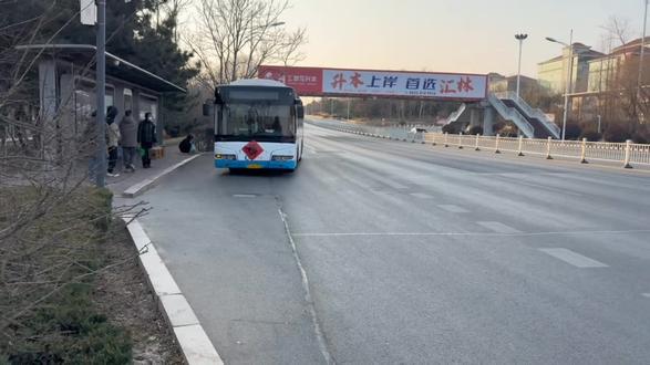 鲁L C6153-32路(万平口——市医院高新区)本车票价1元,使用车型:宇通鹰眼一代LNG手动挡,也是马上要下线的车型,舍不得啊。#日照公交 #绿色出行低碳又环保 #宇通客车