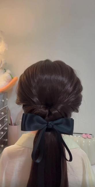 #甜美发型 #蝴蝶结发饰 #助手抖音 #简单易学
纹理洋气低马尾