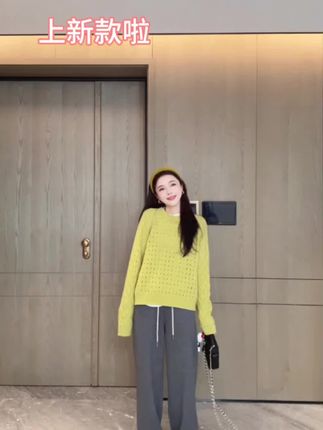 姐妹们这件毛衣好看又显瘦显白显瘦,快去试试它吧!#早秋高智感职场穿搭#慵懒风穿搭 #琥珀系才是松弛感天花板 #强烈推荐 #时髦穿搭