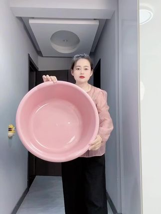 这个大盆家家户户都能用的到,平时给孩子洗个澡呀、洗个被子呀,洗个衣服、洗个床单都可以,加大加厚的,特别的厚实,耐高温、耐低温,一点味道都没有,特别的结实,质量老好了,需要的赶紧安排上#居家好物 #实用分享 #居家必备 #洗衣盆