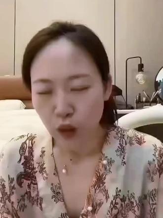 “我家境也殷实啊 你爱她还是爱我”
“不方便 我的爱人生理期我要照顾她”
“那我呢 她是你爱人 那我是谁”