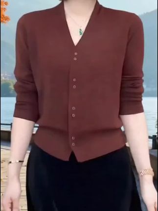 春秋百搭显瘦V领长袖妈妈装针织衫女宽松时尚洋气妈妈微胖小衫#显瘦显高显腿长 #时尚气质穿搭 #春秋新款